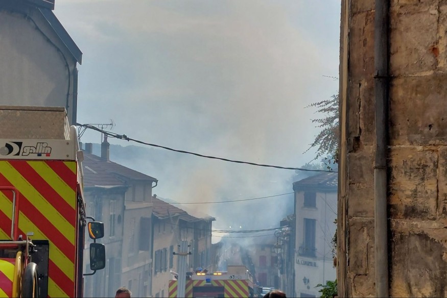 Incendie majeur dans la Ville-Haute à Bar-le-Duc : six logements entièrement détruits, quatre maisons sérieusement endommagées